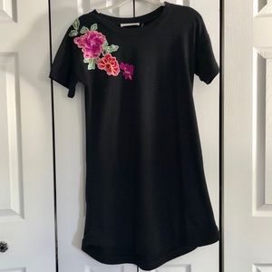 Potter’s Pot Black Crew Neck Short Sleeve Tunic